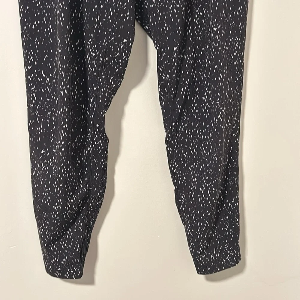 Lululemon Lightweight Black Joggers Travel Athletic Hiking Size 6